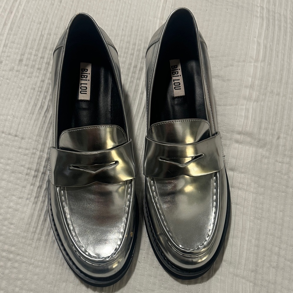 BibiLou Silver Metallic Loafers Sz 40